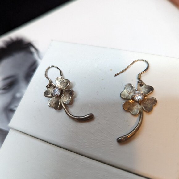 Lot Bundle of 2 Pairs of Earrings One Hoops and flower Pierced Post Cute Fun - Picture 9 of 9